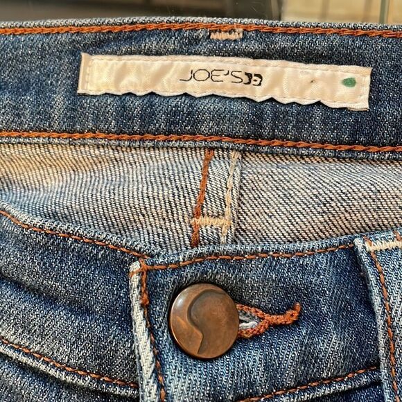 Joe’s jeans 27 socialslite faded Distressed on the bottom of both legs . - Picture 9 of 14